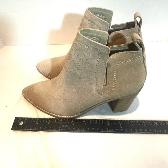 Dolce Vita Taupe Suede Ankle Boots with Pointed Toe and Block Heel - Picture 5 of 14